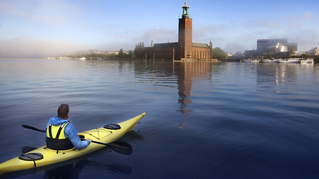 Kajakare nära Stockholms stadshus